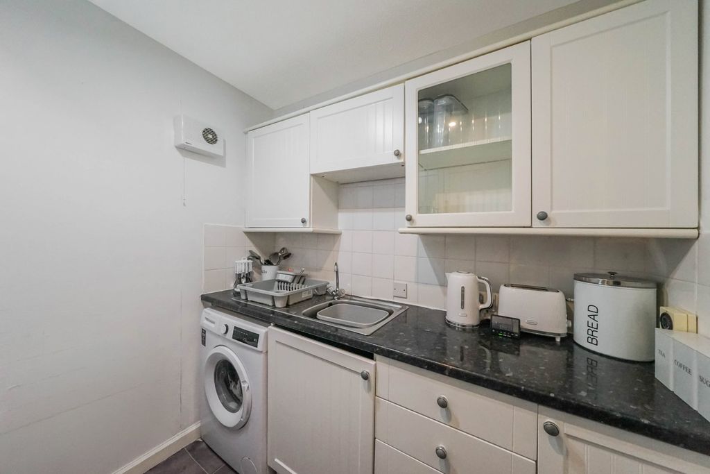 Property photo 3 of 14 Kitchen