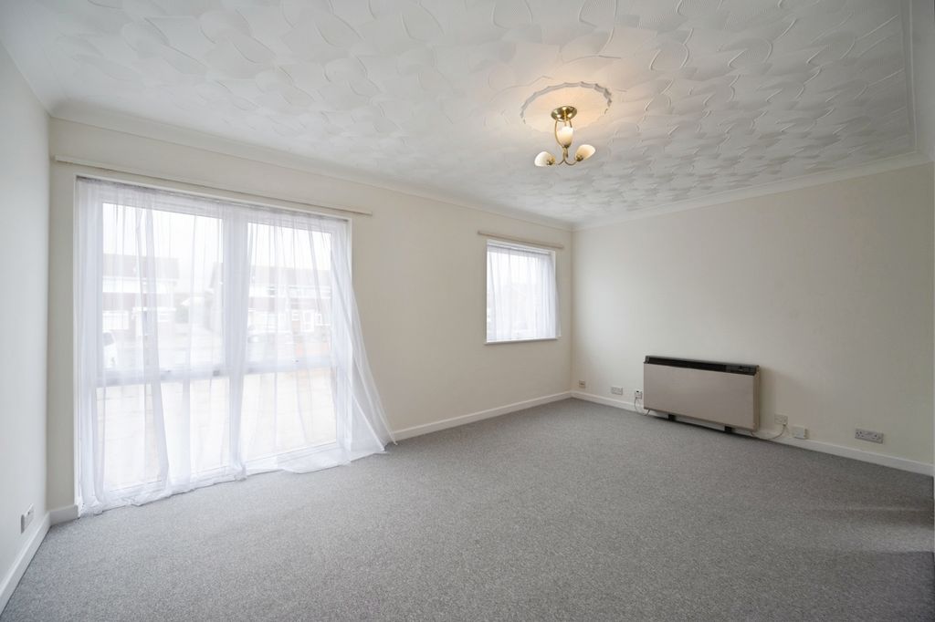 Property photo 2 of 17 Photo