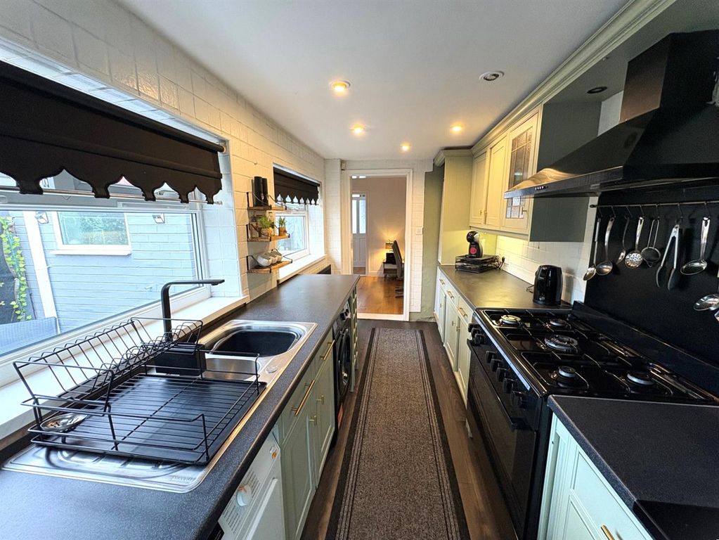 Property photo 3 of 16 Kitchen