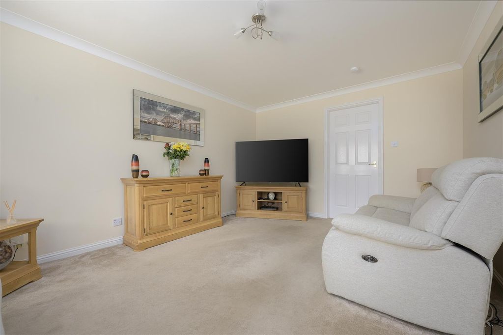 Property photo 3 of 32 22Beaulycrescent005.Jpg
