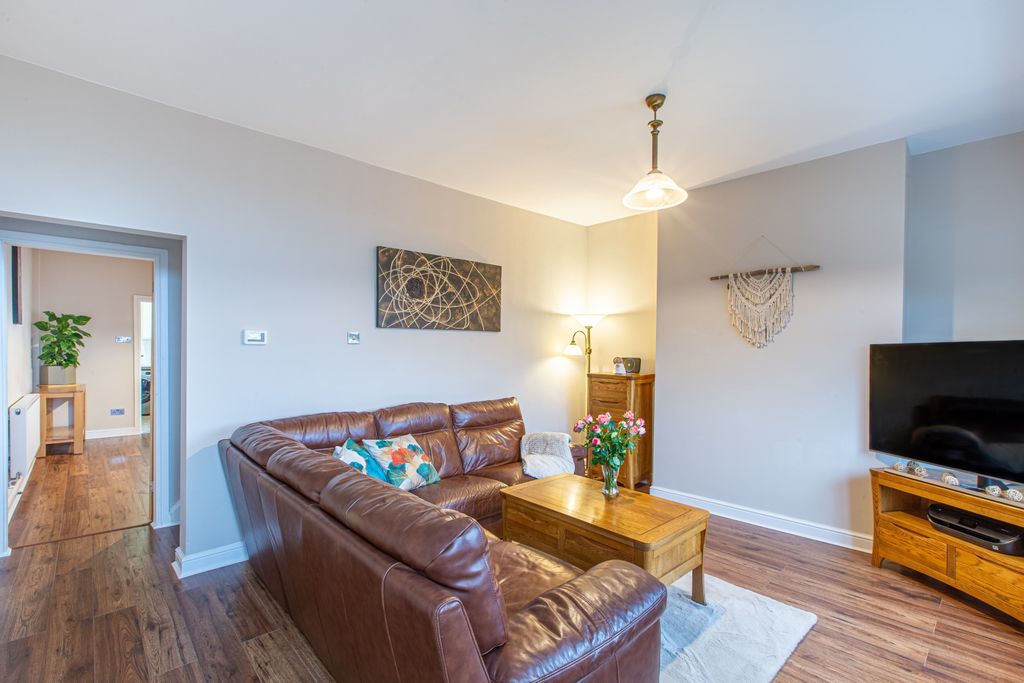 Property photo 2 of 15 Green Lane - Ewemove Pontefract - Living Room