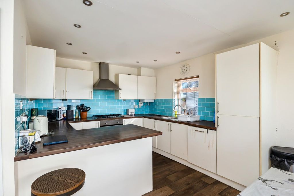 Property photo 3 of 27 Brighton Road 72-009.Jpg