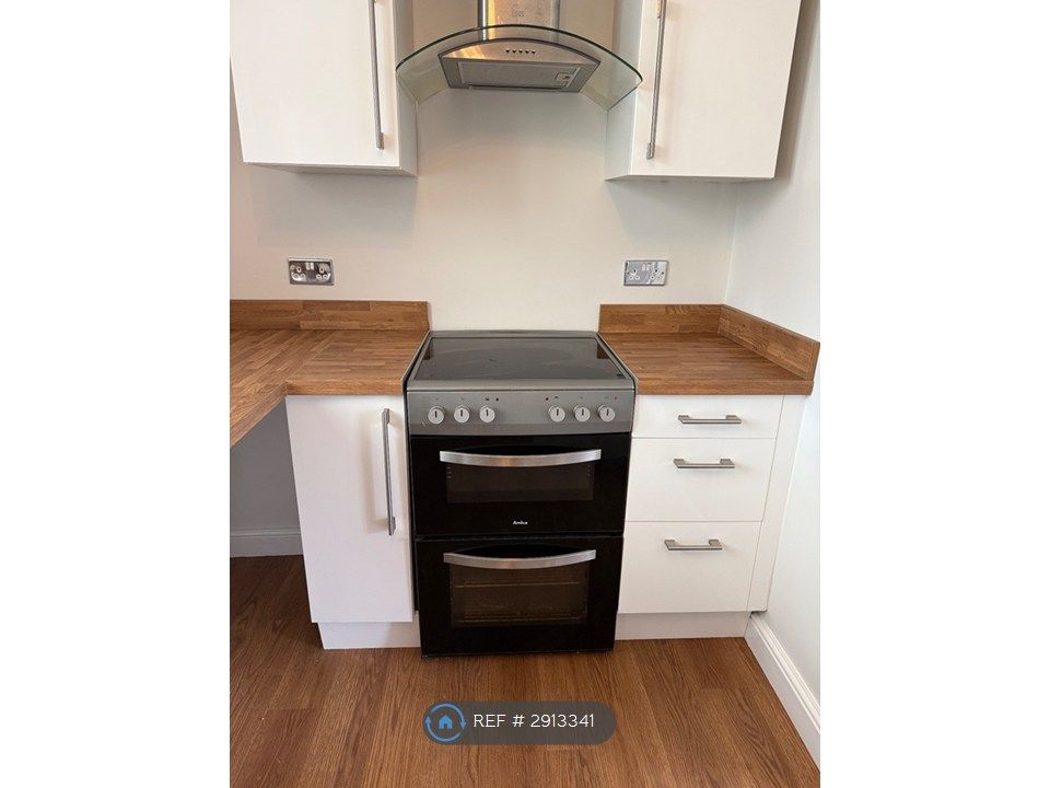Property photo 3 of 11 Kitchen