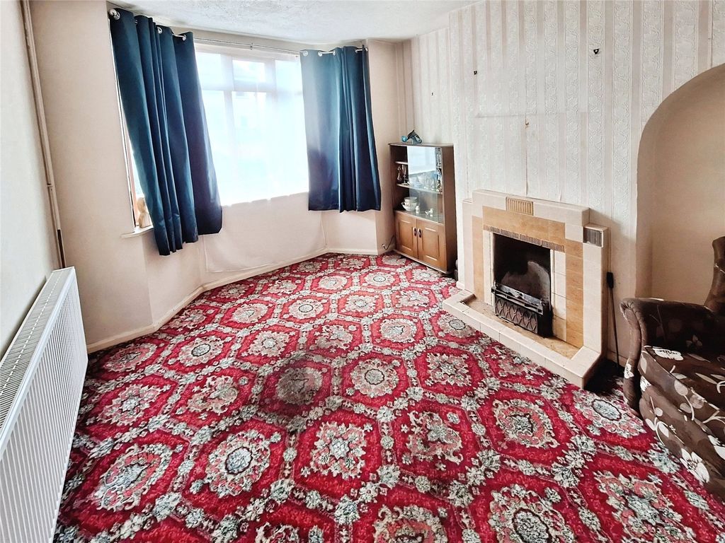 Property photo 2 of 12 Lounge