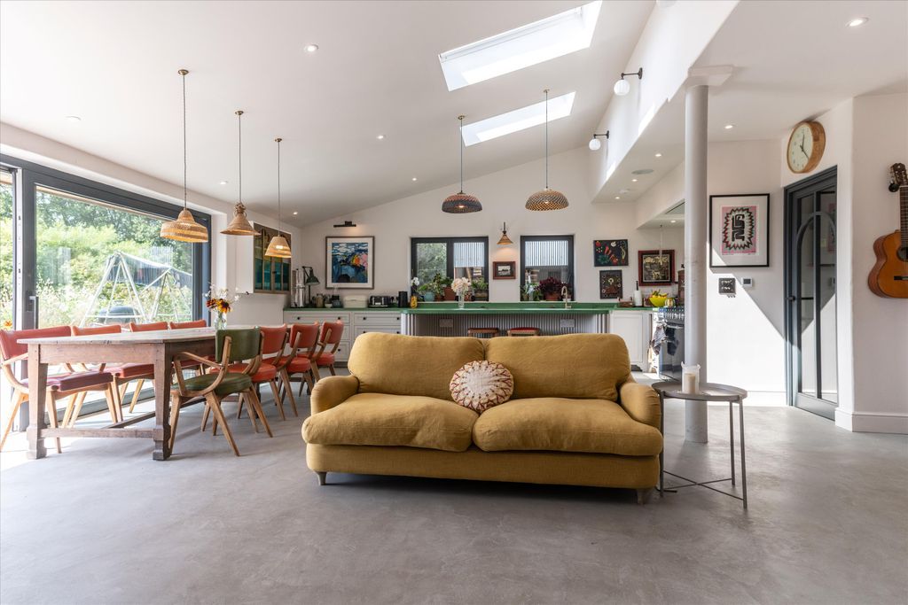 Property photo 3 of 29 Image