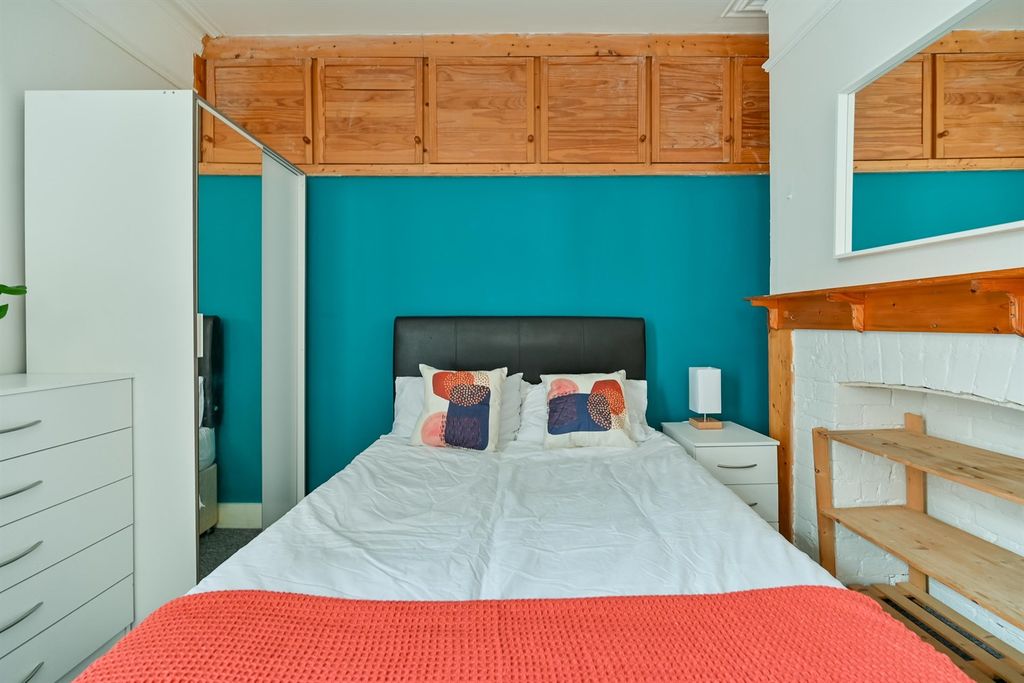 Property photo 3 of 8 Room