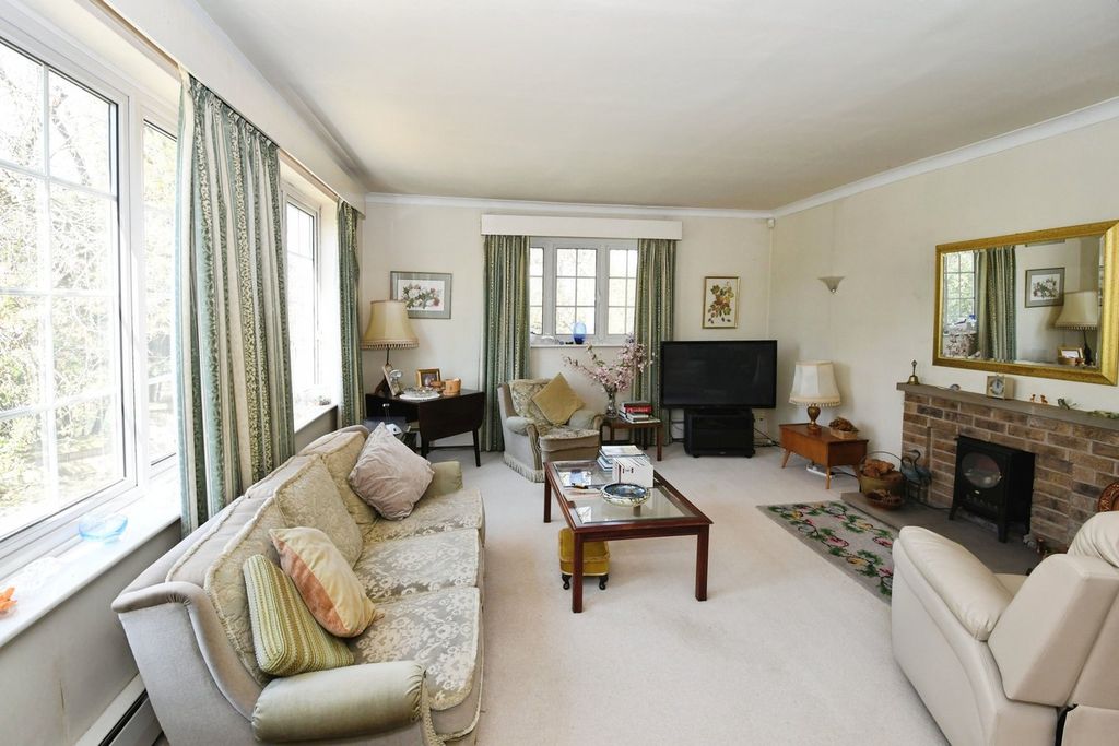 Property photo 2 of 34