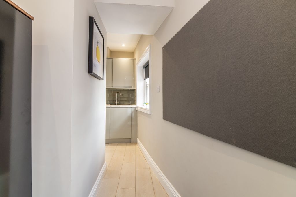 Property photo 2 of 10 Canning Place B104-005