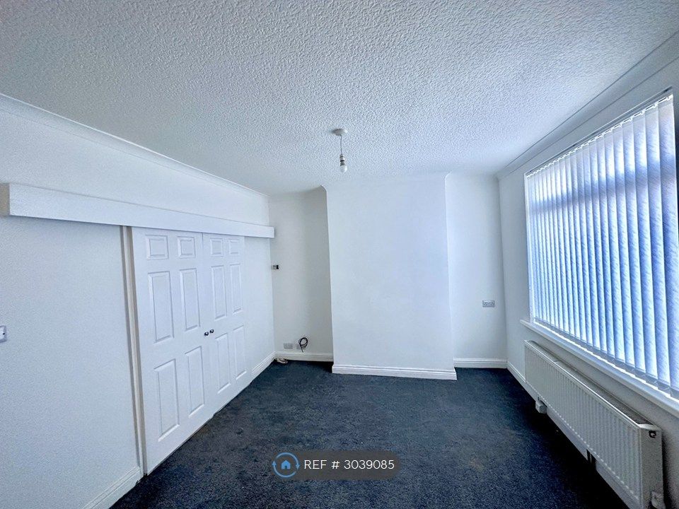 Property photo 3 of 10 Living Room