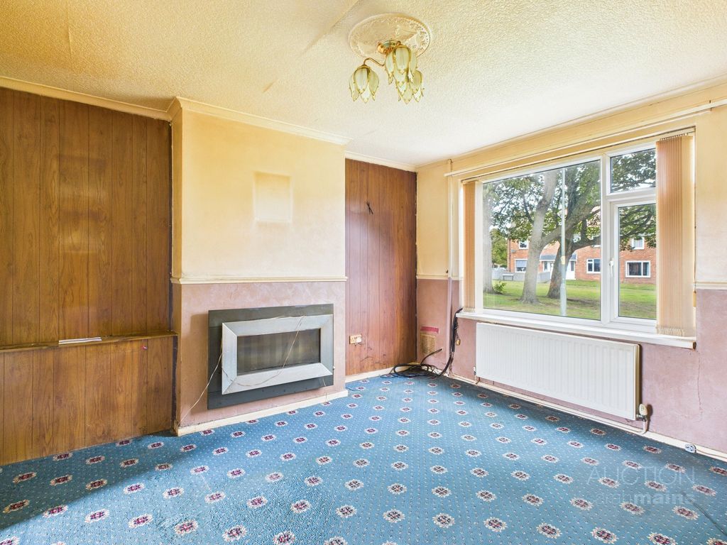 Property photo 3 of 8 Lounge