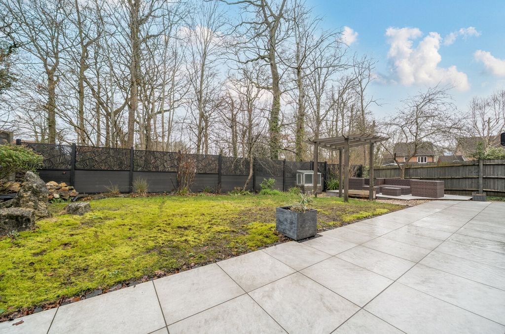Property photo 2 of 22 1414573-19-698Da8...