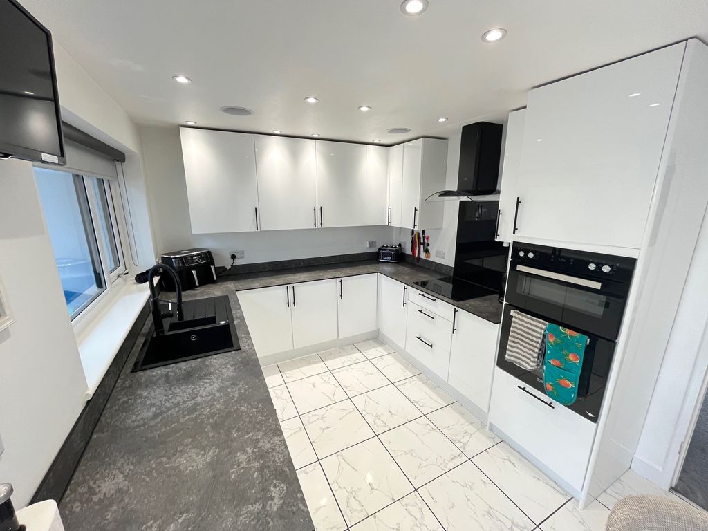 Property photo 2 of 14 Img_4259