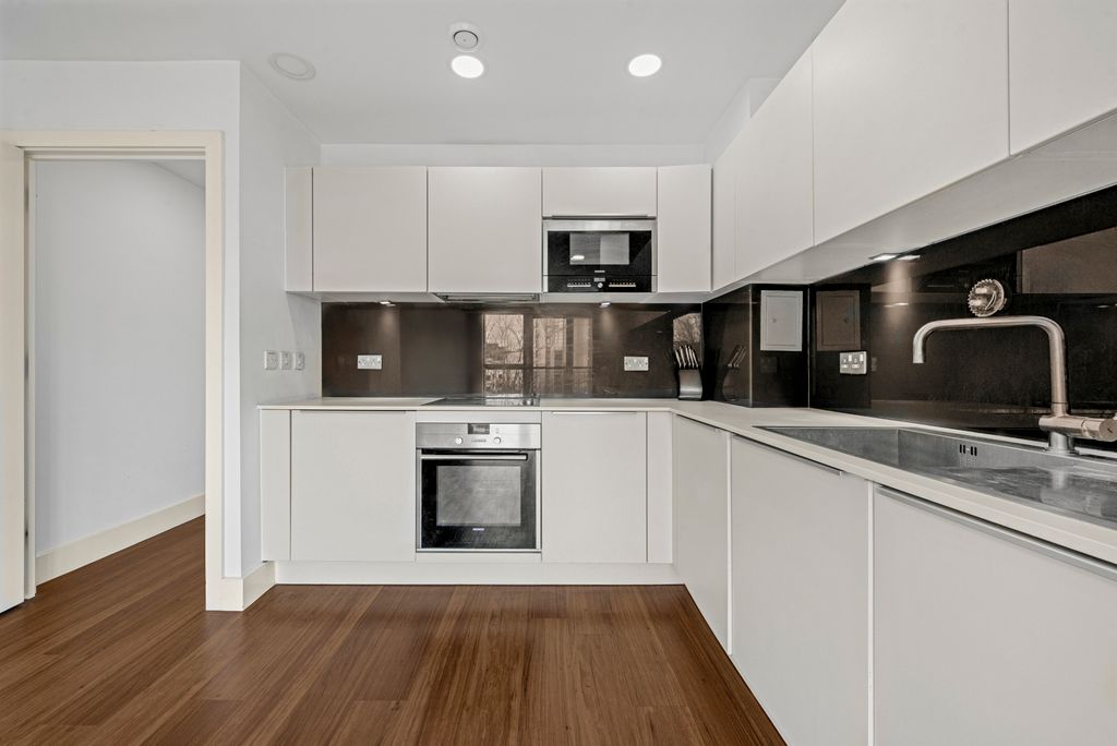 Property photo 3 of 9 Picture No. 18