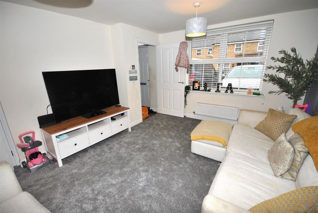 Property photo 2 of 10 Lounge