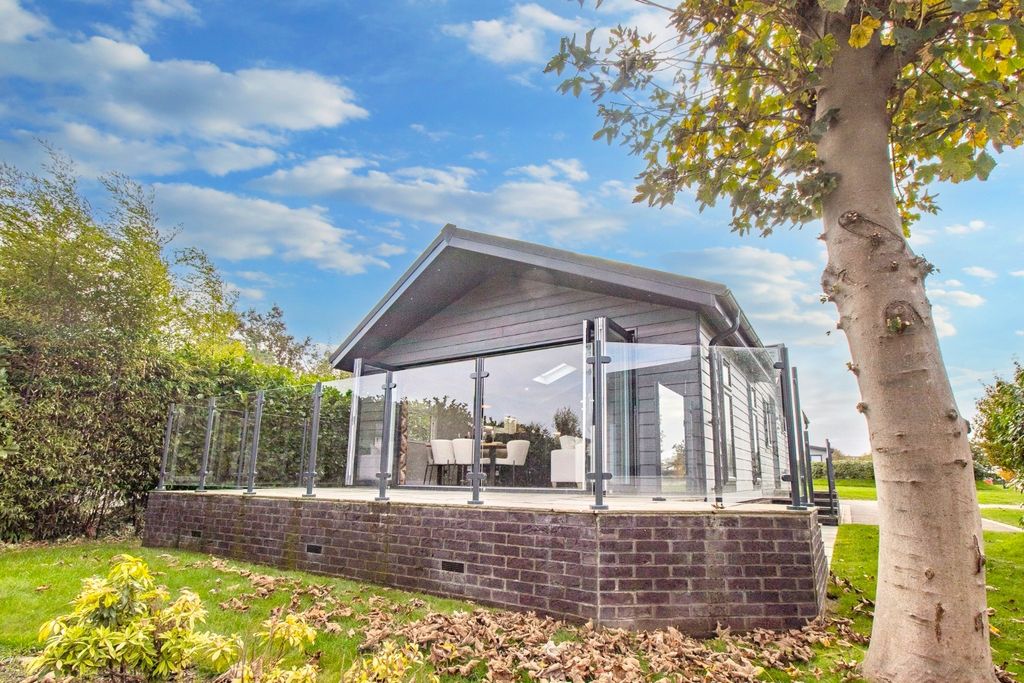 Property photo 1 of 32 3751701