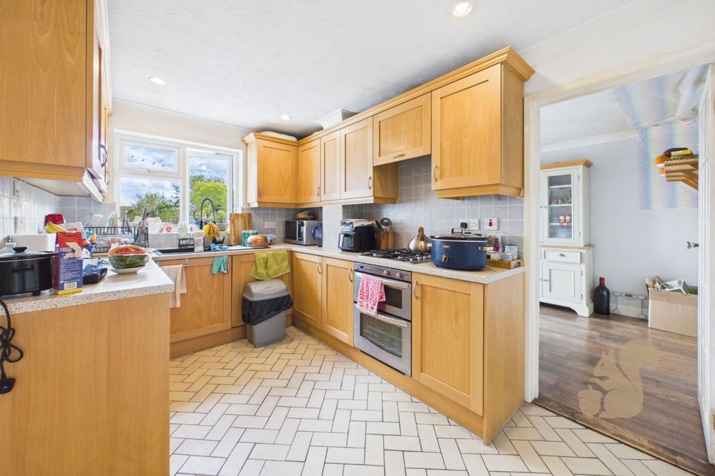 Property photo 3 of 18 Kitchen