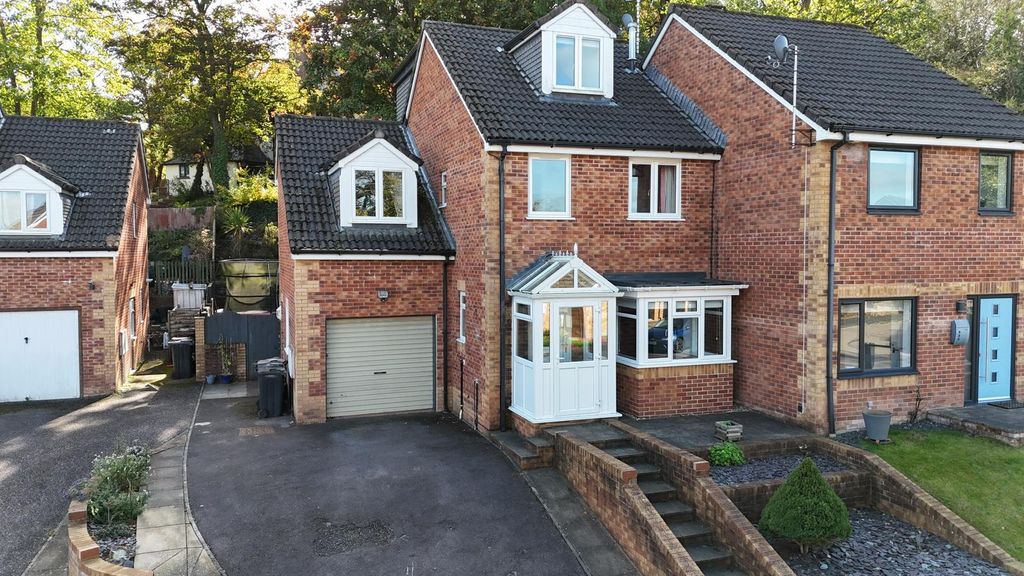 Property photo 1 of 28