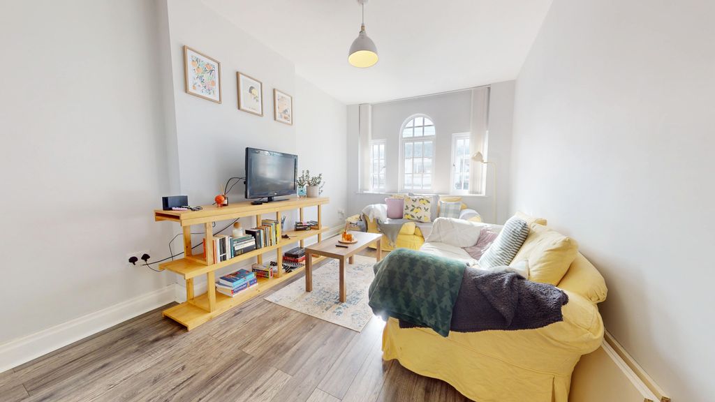 Property photo 2 of 9