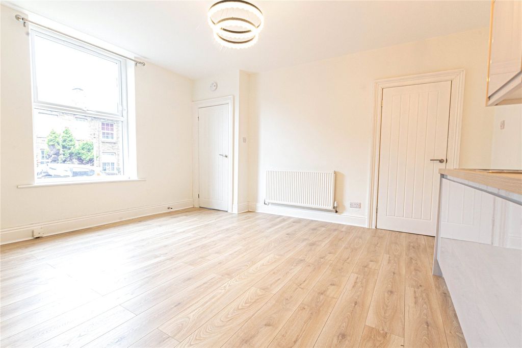Property photo 3 of 17 Openplan