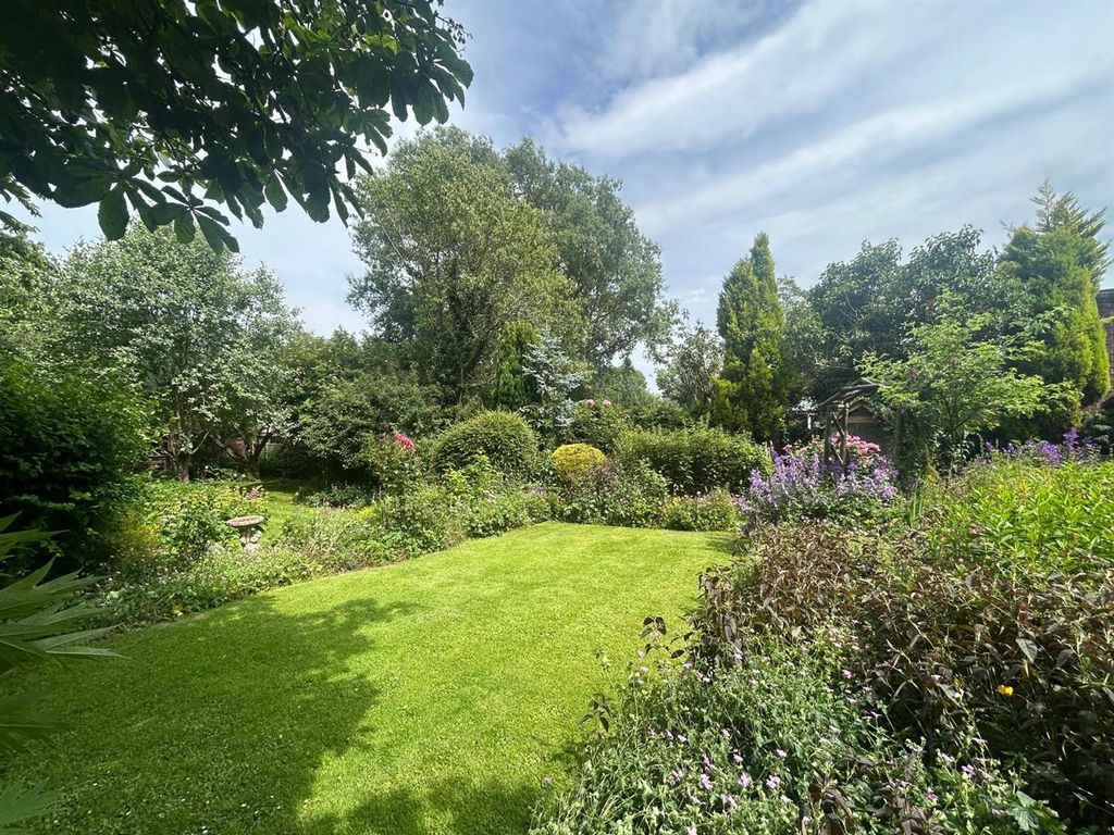 Property photo 3 of 25