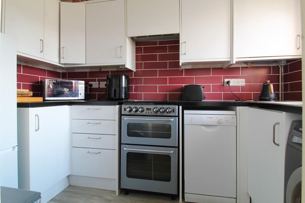 Property photo 2 of 10 Img_2419_Inpixio.Jpg