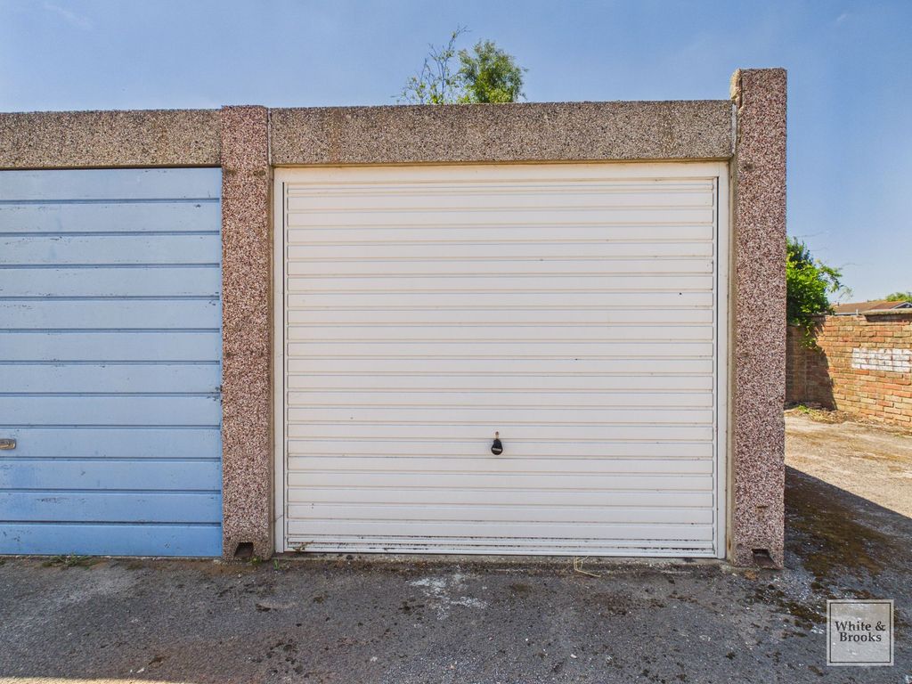Property photo 2 of 2 Garage