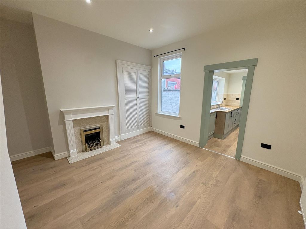 Property photo 3 of 18 Dining Room