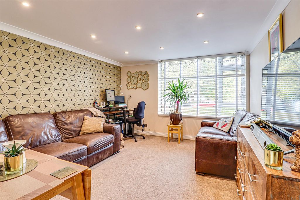 Property photo 2 of 14 Lounge/Diner