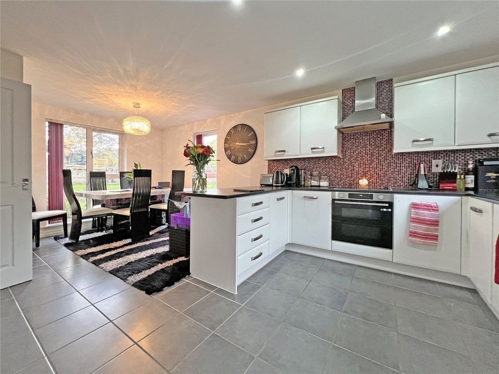 Property photo 2 of 16 Picture No. 13