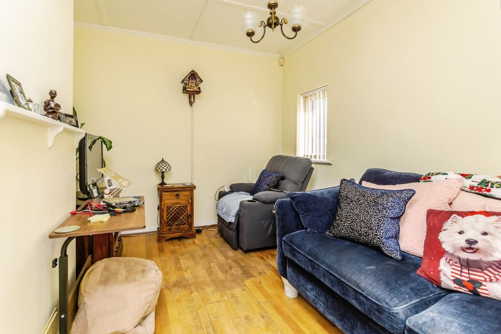 Property photo 3 of 17 Photo
