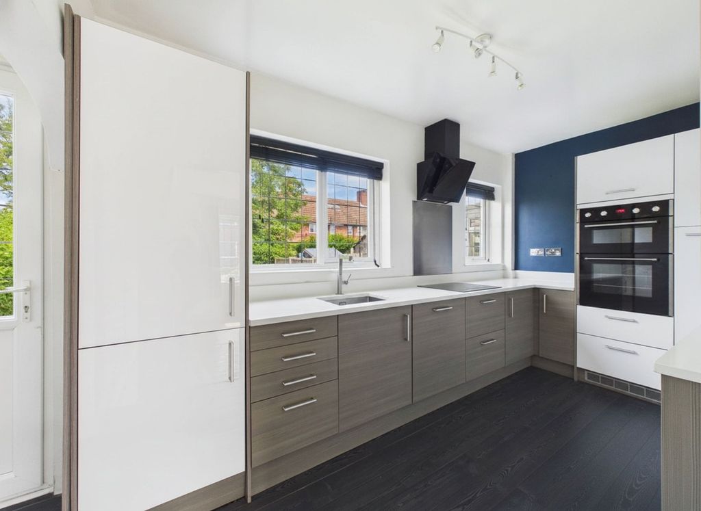 Property photo 3 of 15 Dining Kitchen