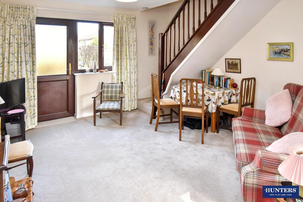 Property photo 2 of 10 Living Room