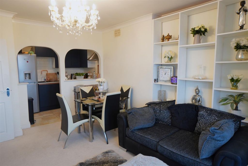 Property photo 3 of 7 Open Plan Living