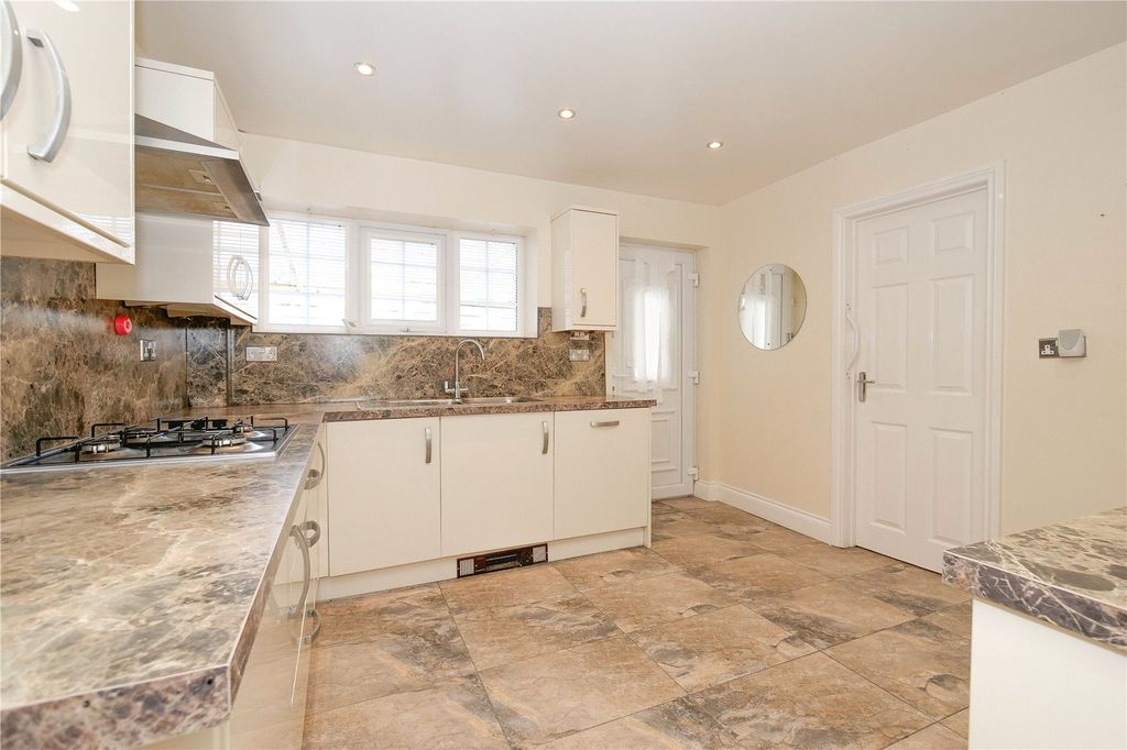 Property photo 3 of 21 Picture No. 11