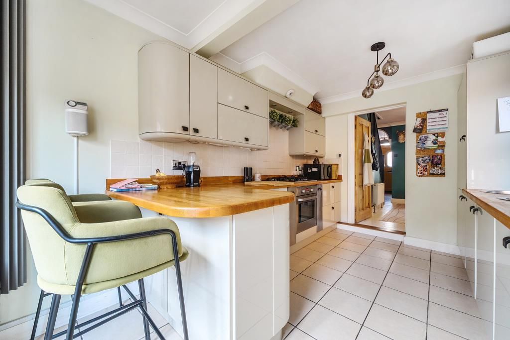 Property photo 3 of 20 Kitchen