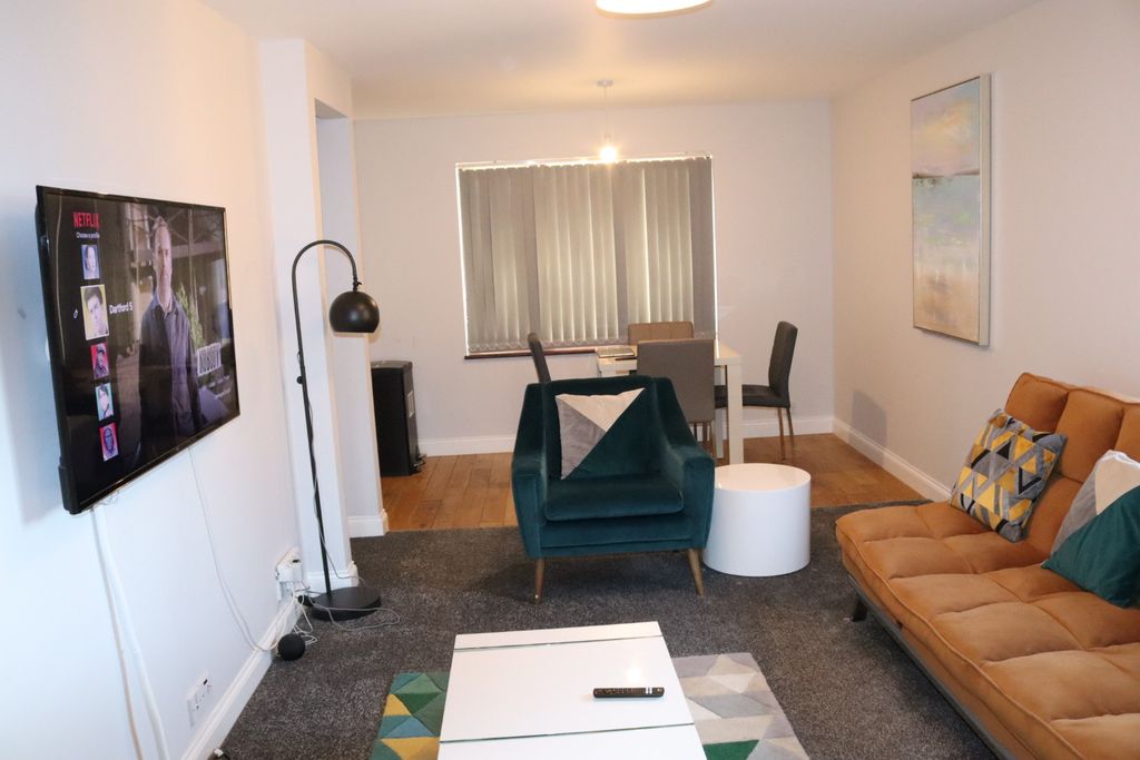 Property photo 1 of 23 Living Room