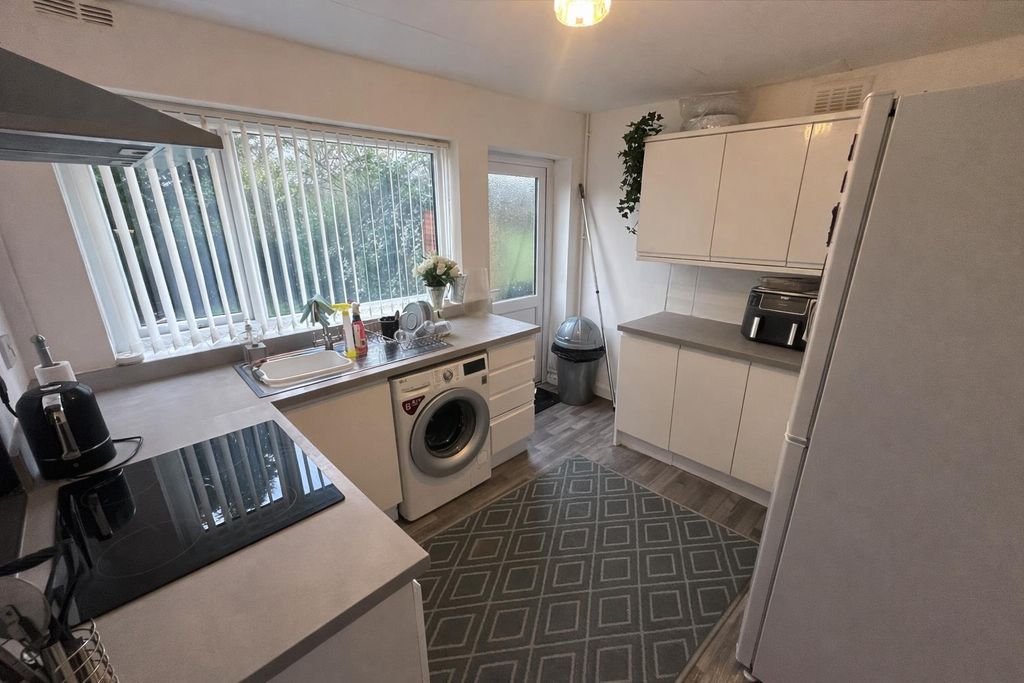 Property photo 3 of 8 Kitchen.Png