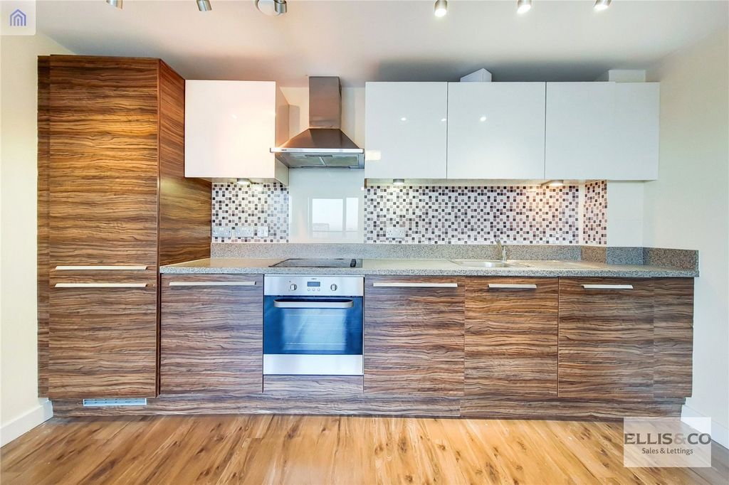 Property photo 3 of 15 Picture No. 04