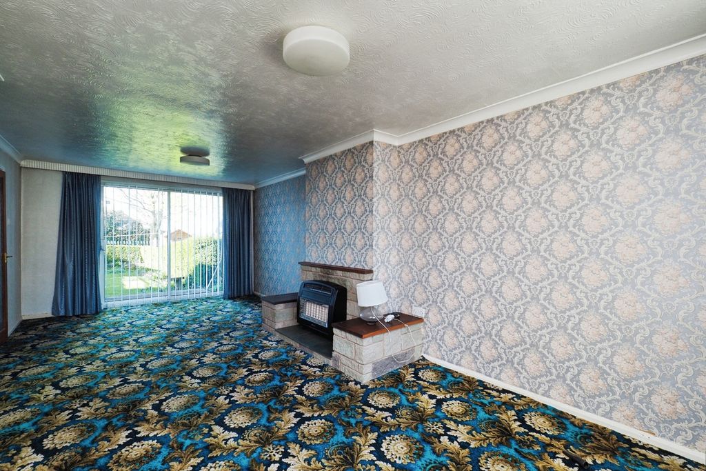 Property photo 2 of 14 Lounge