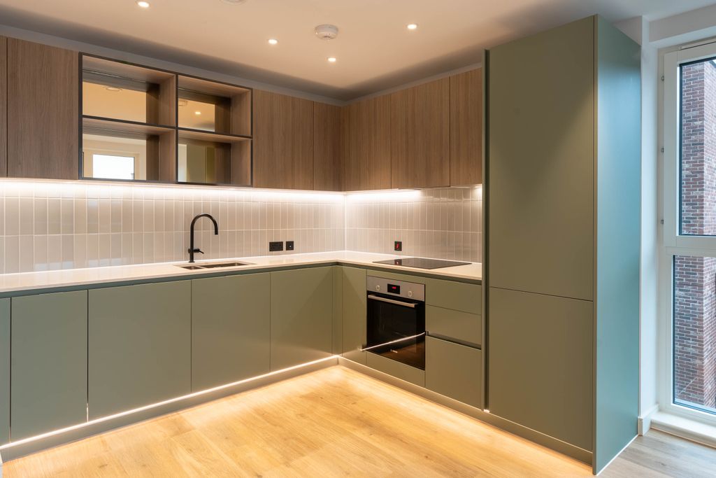 Property photo 2 of 9 Kitchen