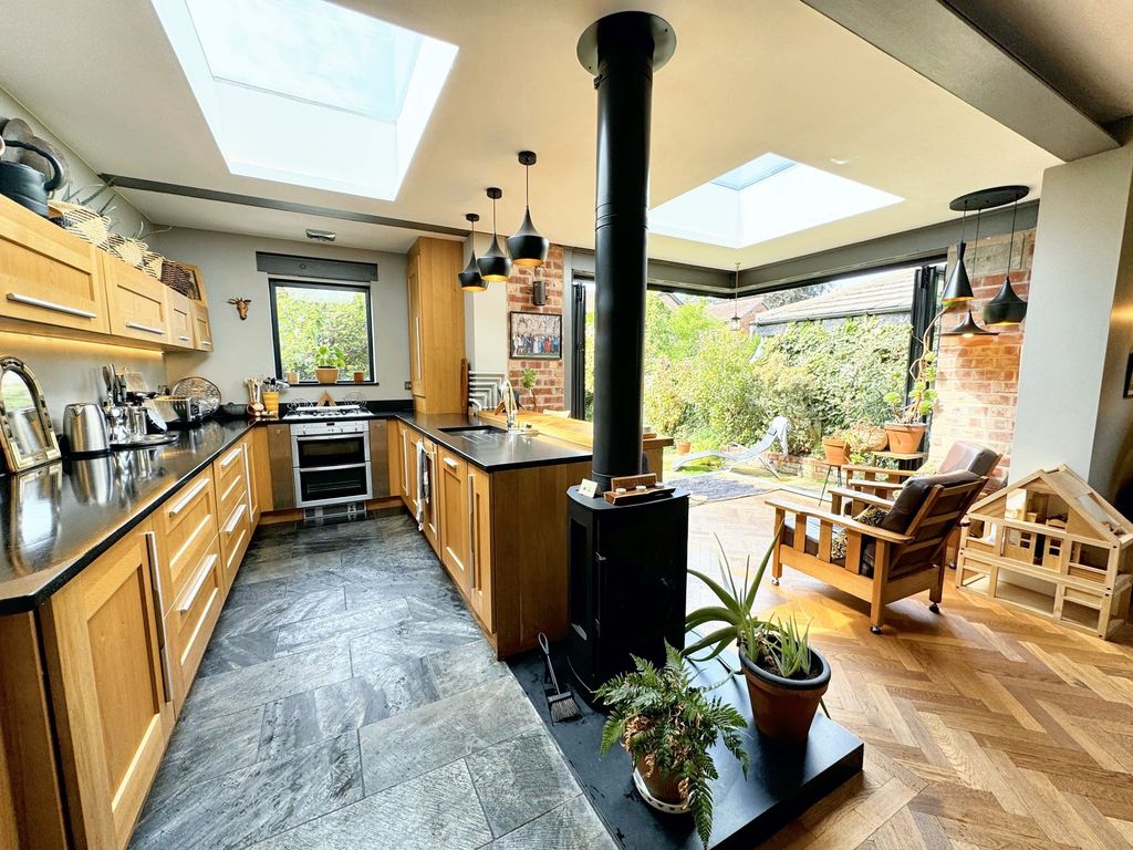 Property photo 2 of 34