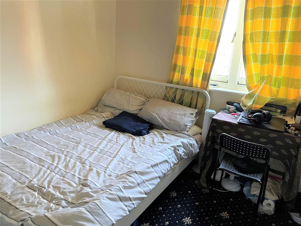 Property photo 2 of 3