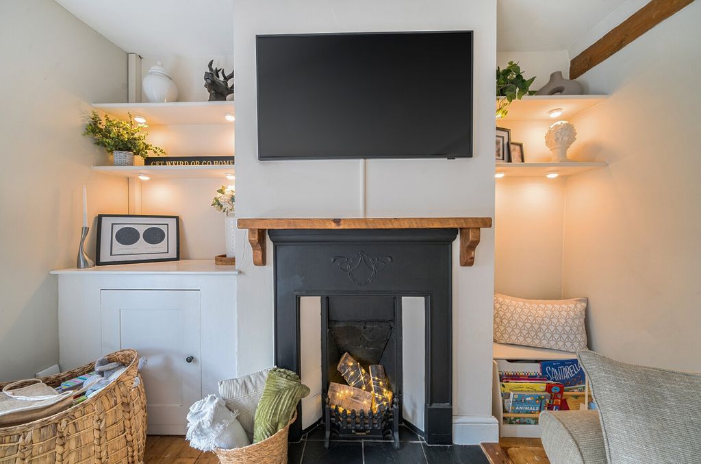 Property photo 3 of 25 1383984-19-692432...