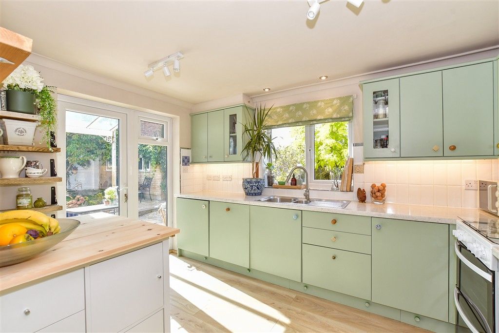 Property photo 2 of 15 Kitchen