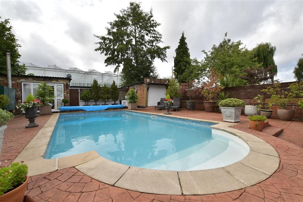 Property photo 2 of 13 Swimming Pool
