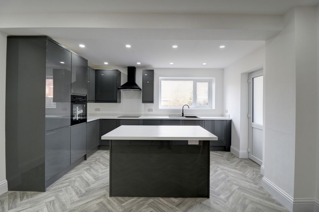 Property photo 1 of 24 Kitchen Diner 1.2