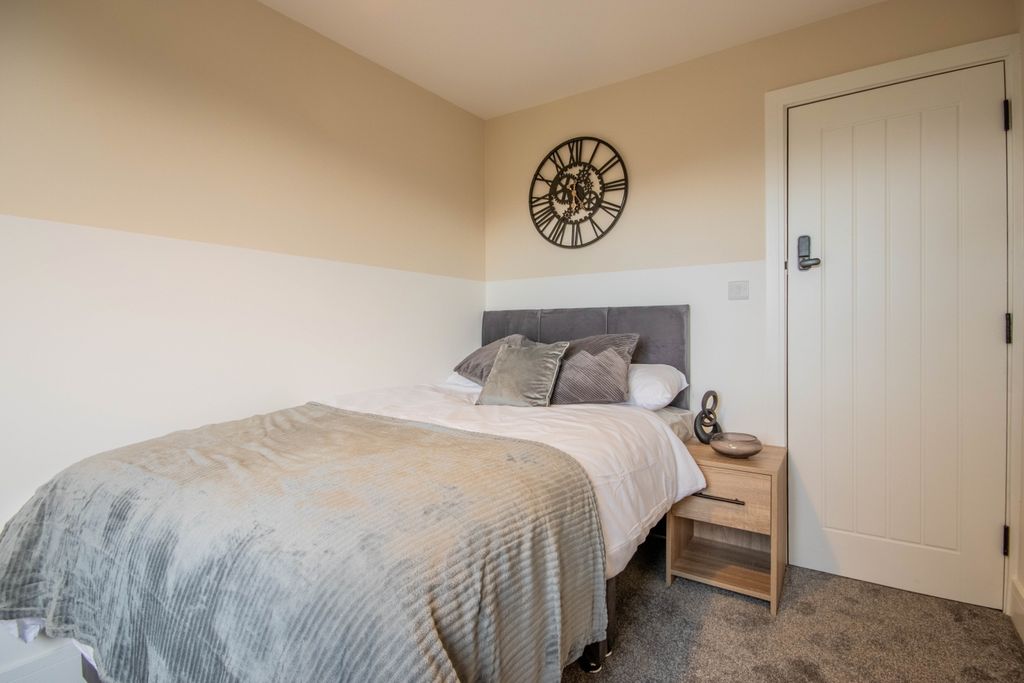 Property photo 1 of 9 E