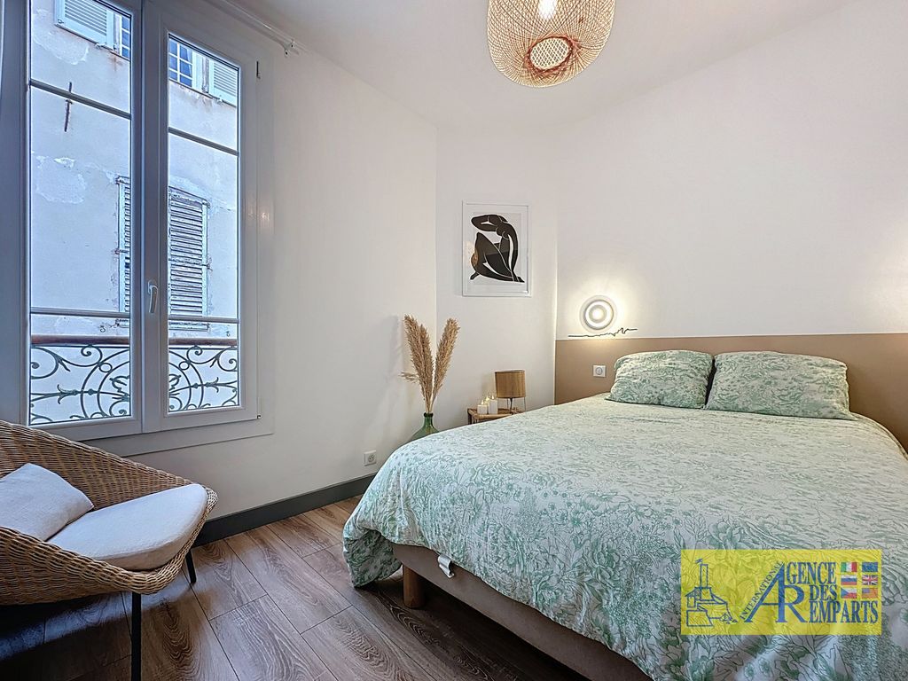 Property photo 1 of 17 Appartement 3 Pièces Traversant Au Cœur Du Vieil Antibes