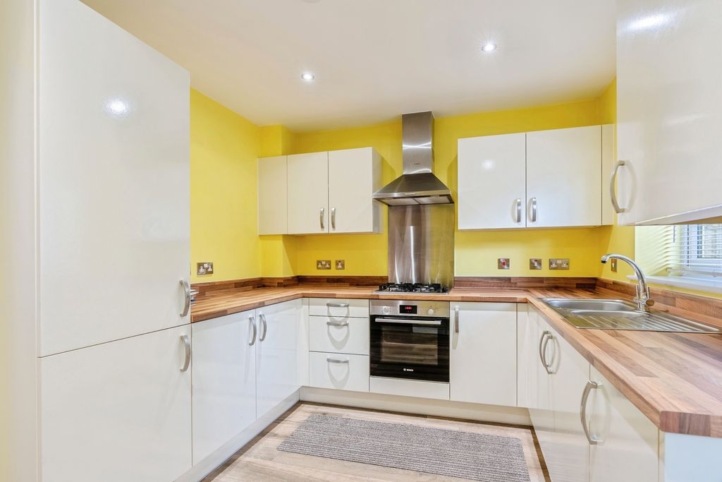 Property photo 2 of 19 Kitchen