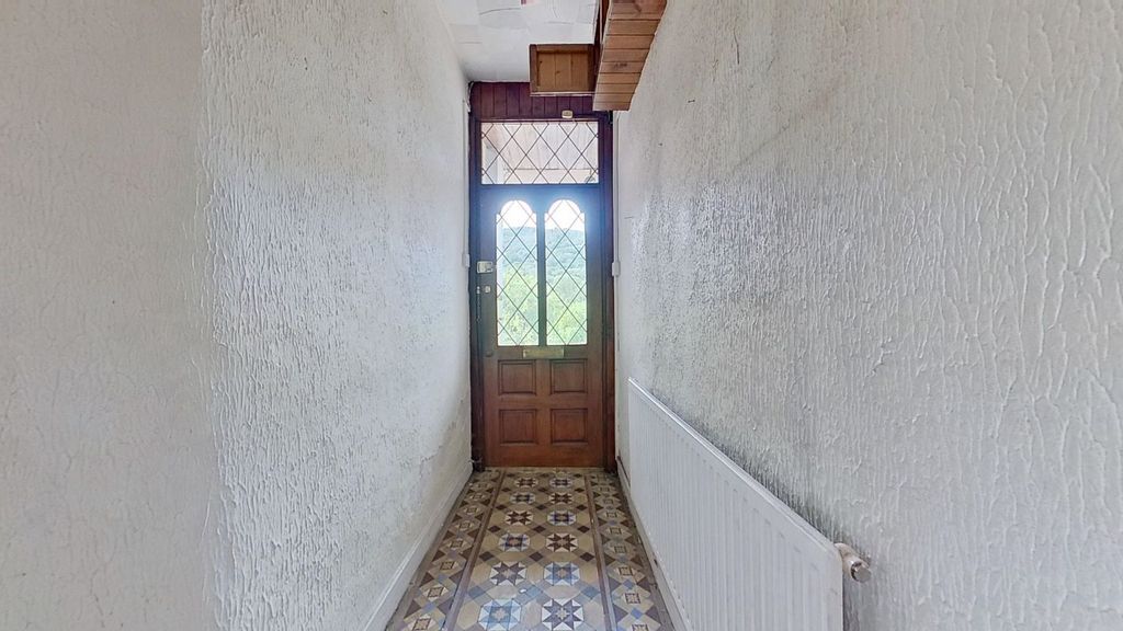 Property photo 2 of 34